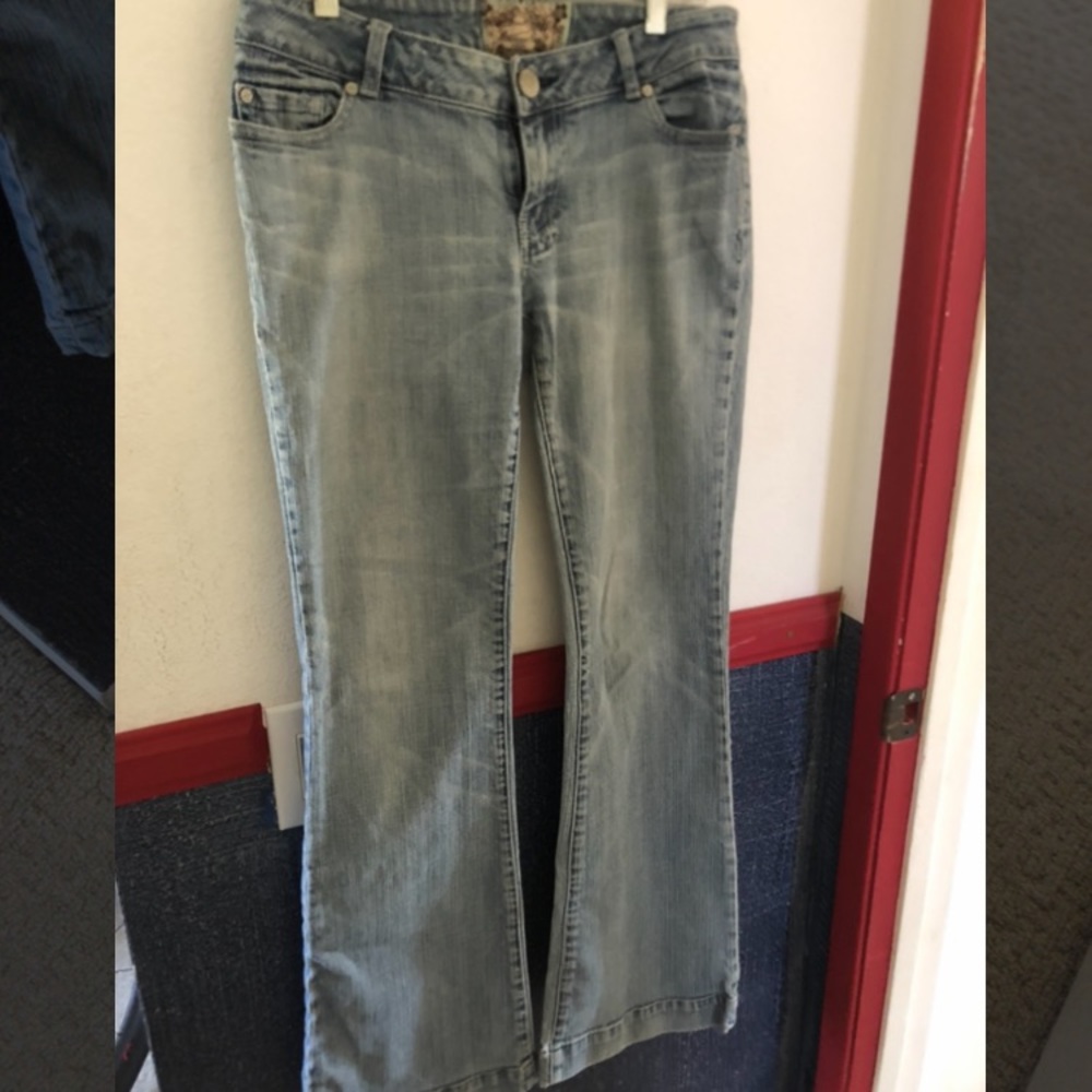 Low waisted vintage jeans